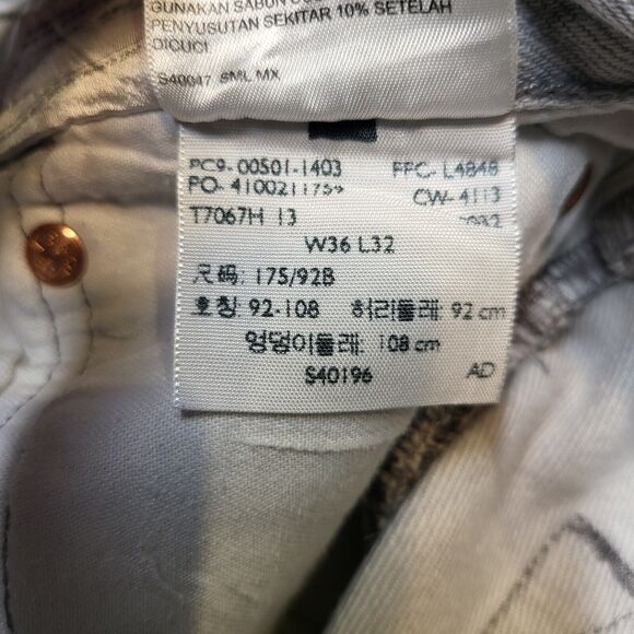 Levis 501 Mens 32x29 Gray Denim Jeans Straight Leg Button Fly Distressed - Picture 5 of 10